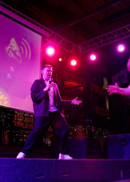 Музыкальное лото со стендап-комиком